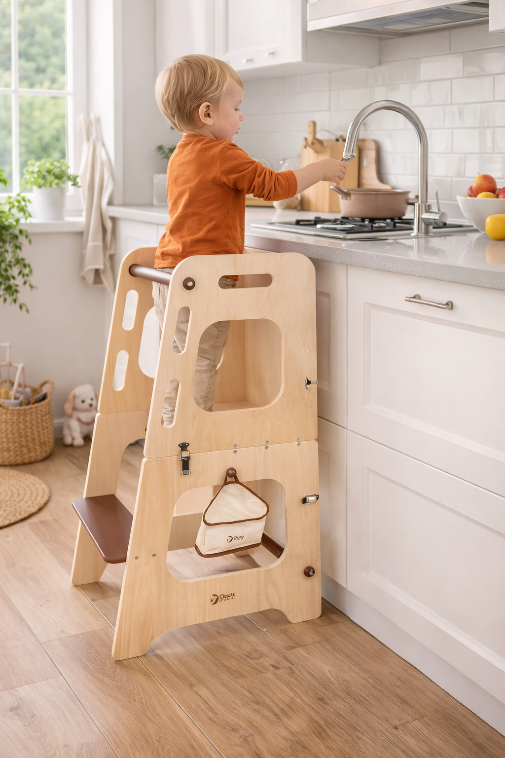 Drveni toranj za decu sa tablom Classic World