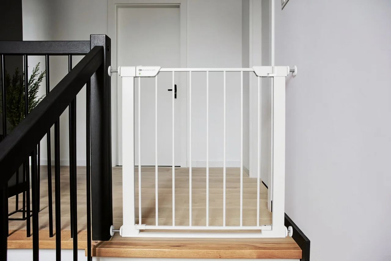 Zaštitna ogradica Safe Snap White Kinderkraft